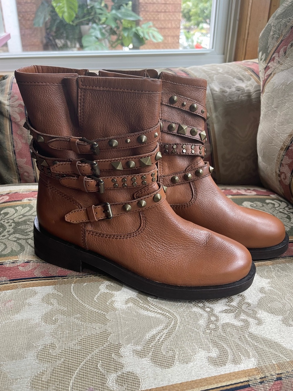 SCHUTZ Luizia Stud Buckles Leather Moto Boots. Size 7 Women N5-16